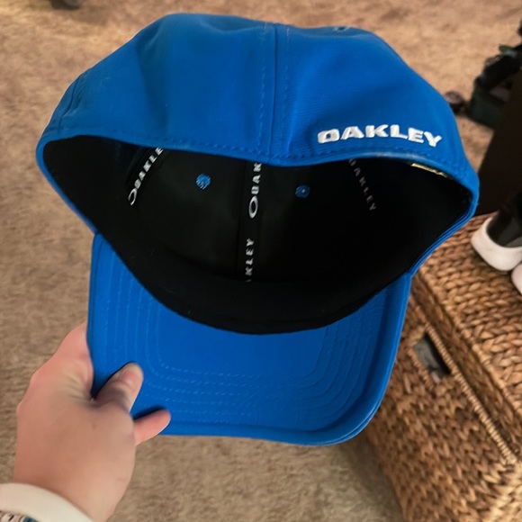 Oakley hat - Picture 2 of 2